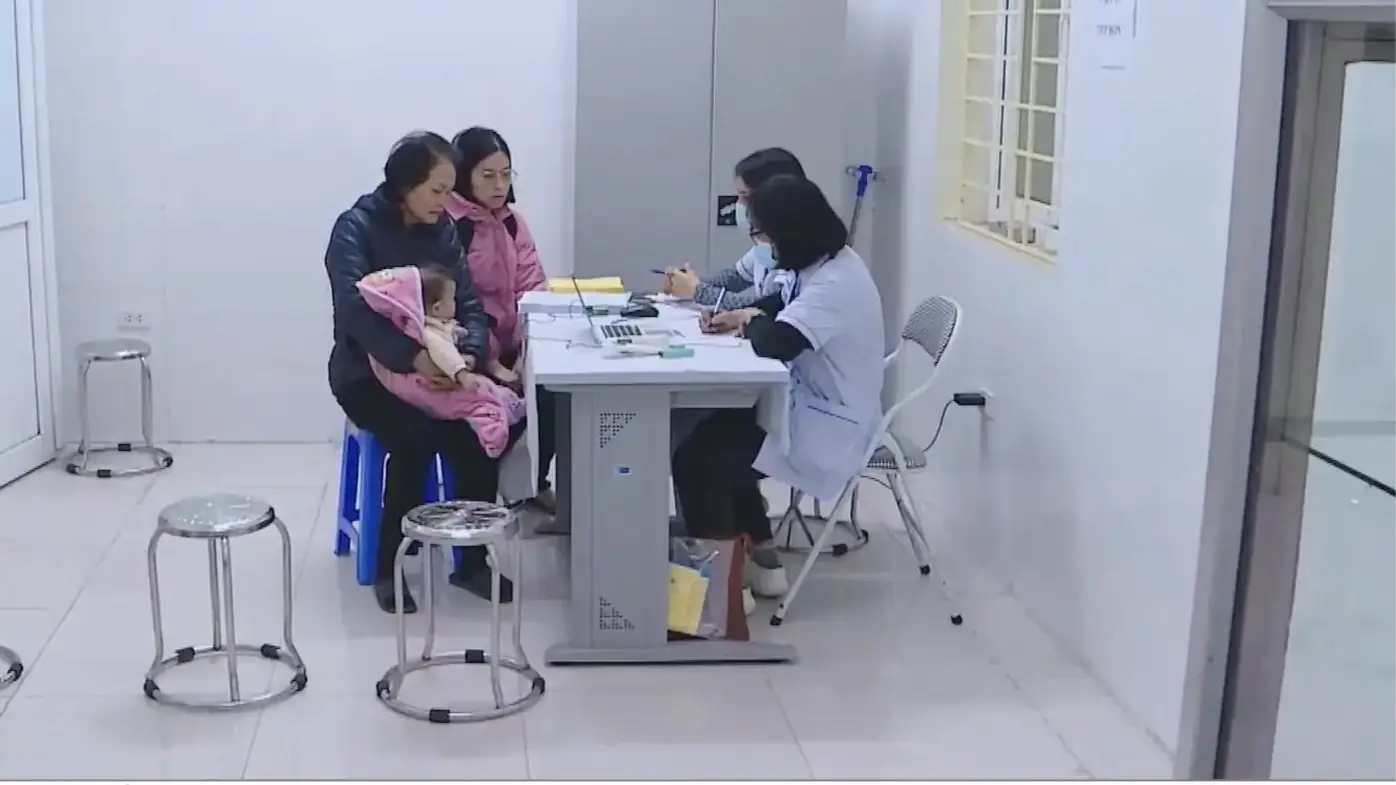 Hà Nội triển khai uống vắc xin Rota trong TCMR từ 2026